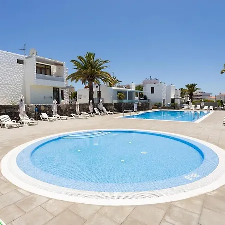 Bungamerica アパート アデヘ