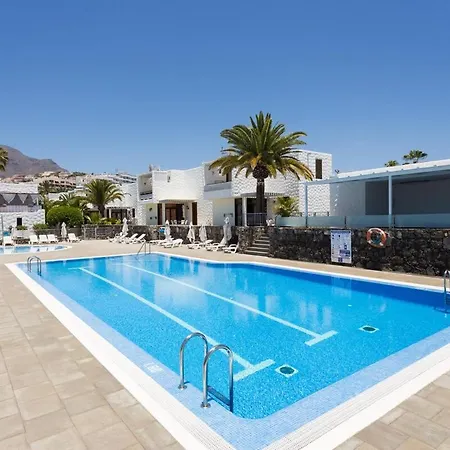 Bungamerica アパート アデヘ